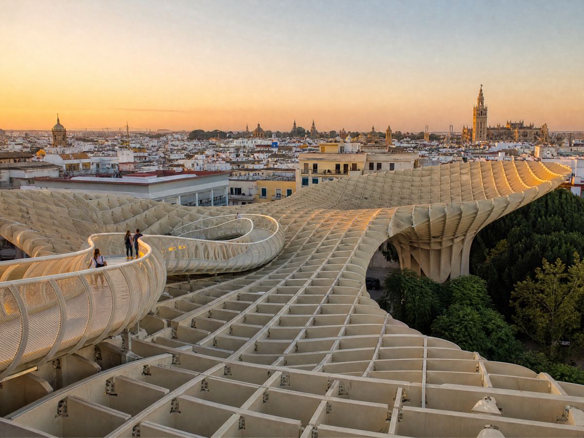 Passerelle sur le toit du Metropol Parasol au coucher du soleil, Séville